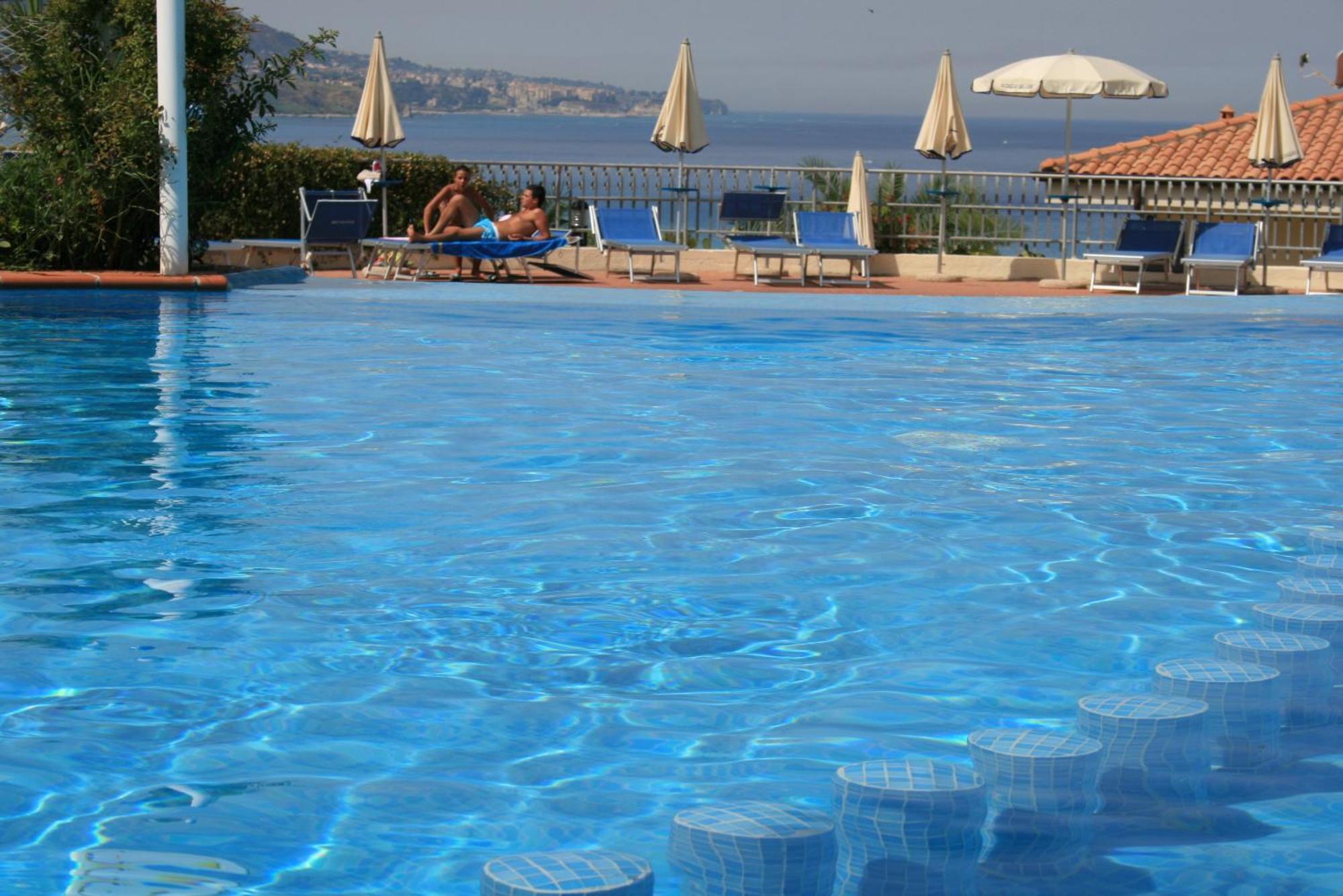 Hotel Scoglio Del Leone Zambrone Exterior photo