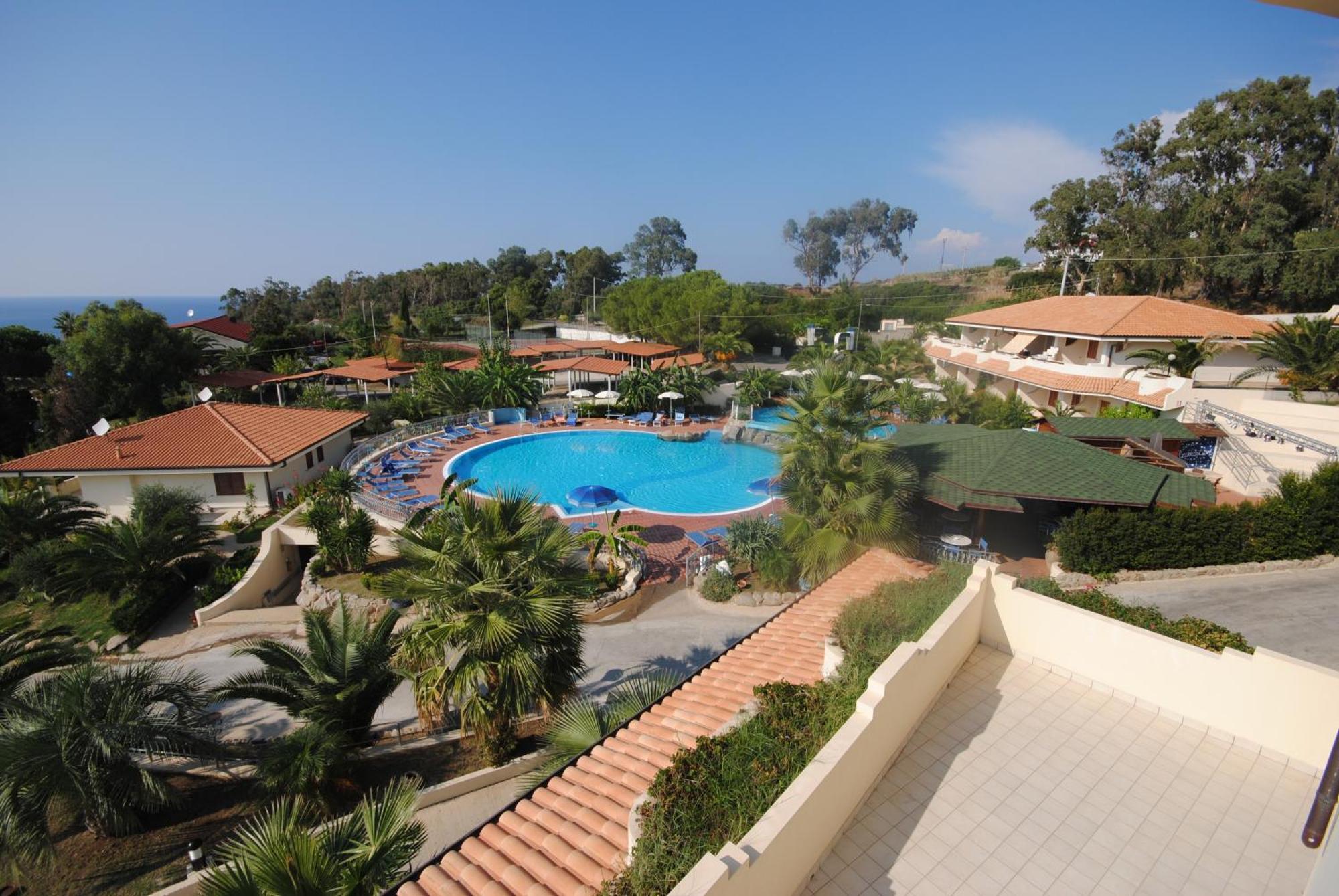 Hotel Scoglio Del Leone Zambrone Exterior photo